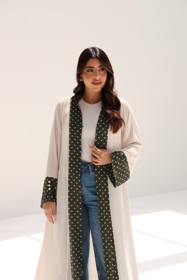 عباية منقطة