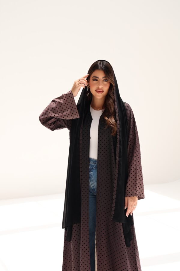 عباية سوداء منقطة كلاسيكية